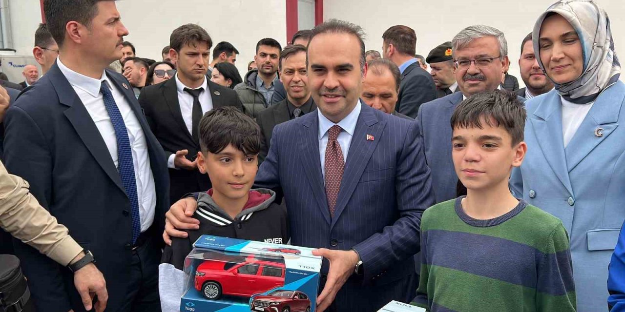 Bakan Kacır’ı Alper Gezeravcı sandı