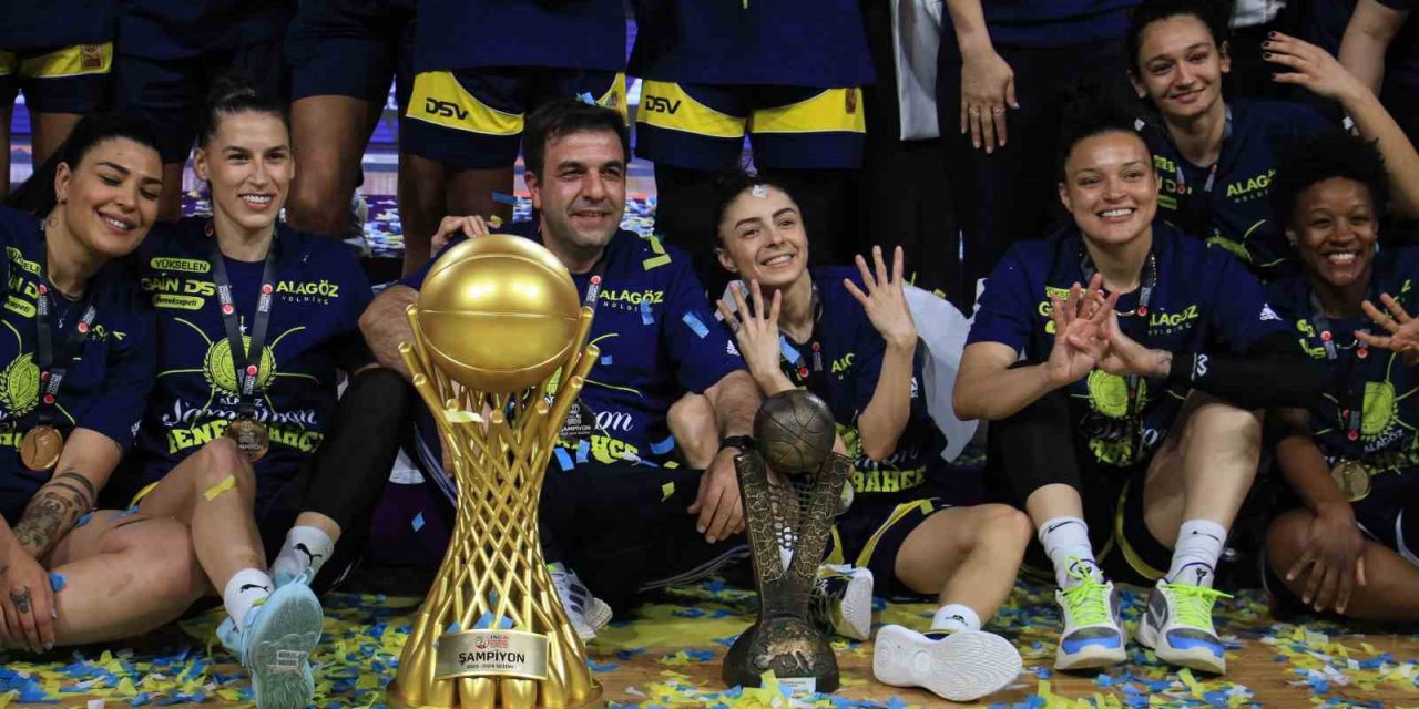ING Kadınlar Basketbol Süper Ligi'nde kupayı Fenerbahçe kaldırdı