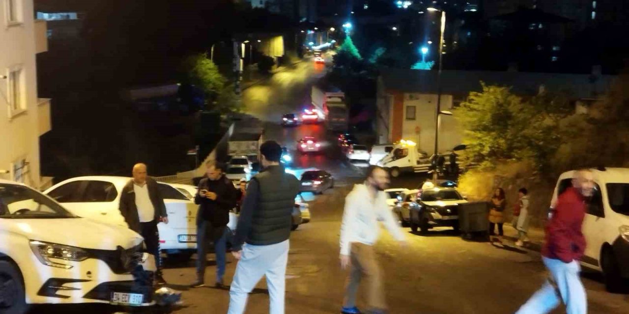 Freni tutmayan otomobil, park halindeki 14 araca çarptı