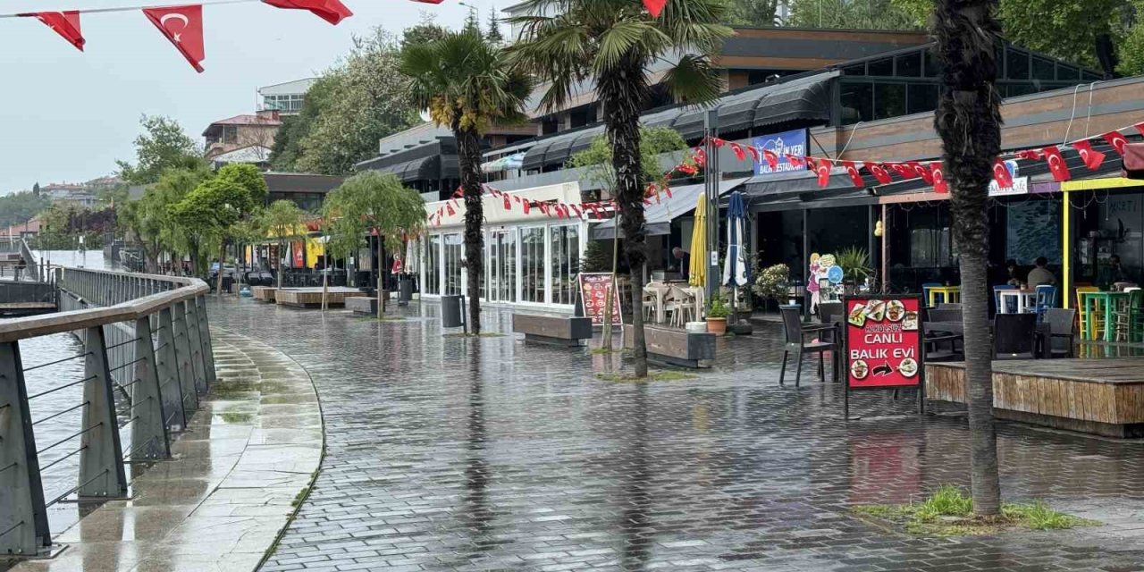 Yağmur Zonguldak'ı hayalet şehre çevirdi
