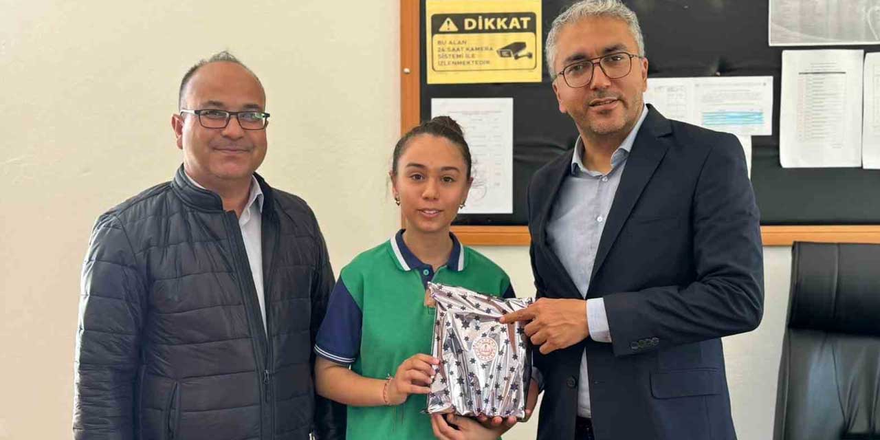 Bursluluk sınavında tam puan alan öğrenciye ödül