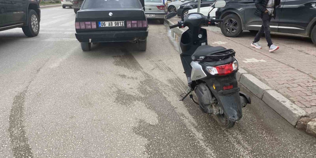 Kulu'da 16 yaşındaki motosikletli otomobile çarptı