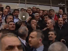Muhtarlar Kılıçdaroğlu'nu bırakıp çıktı