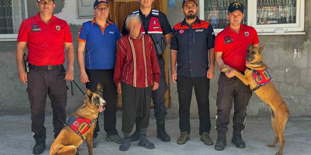 Kaybolan yaşlı adamı iz takip köpekleri buldu