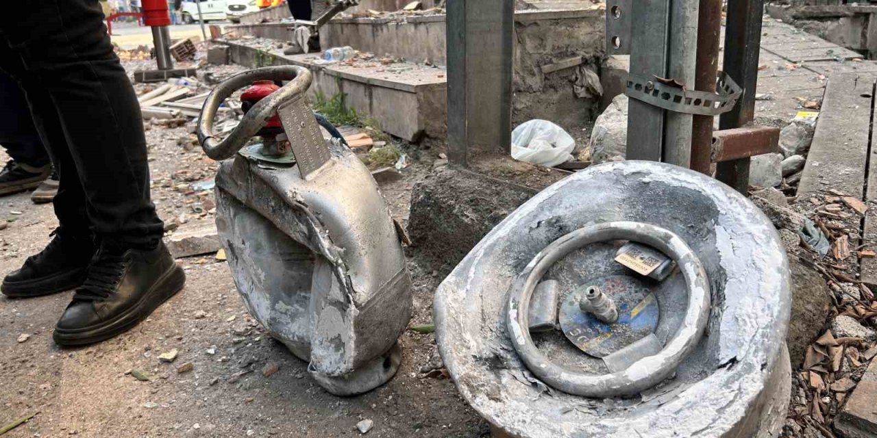 Hatay'da Korkutan Patlama: Tatlıcı Dükkanında Panik Anları Kamerada