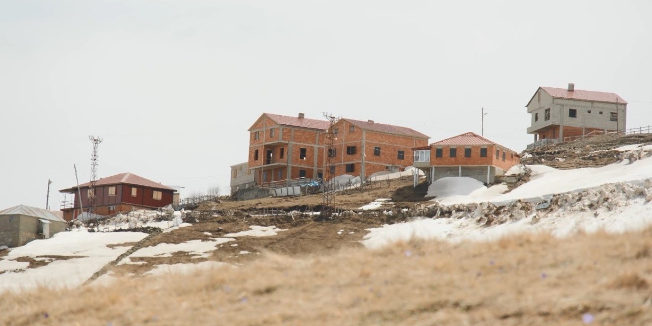 Yaylaya apartman diktiler: Karadeniz'de doku bozuluyor