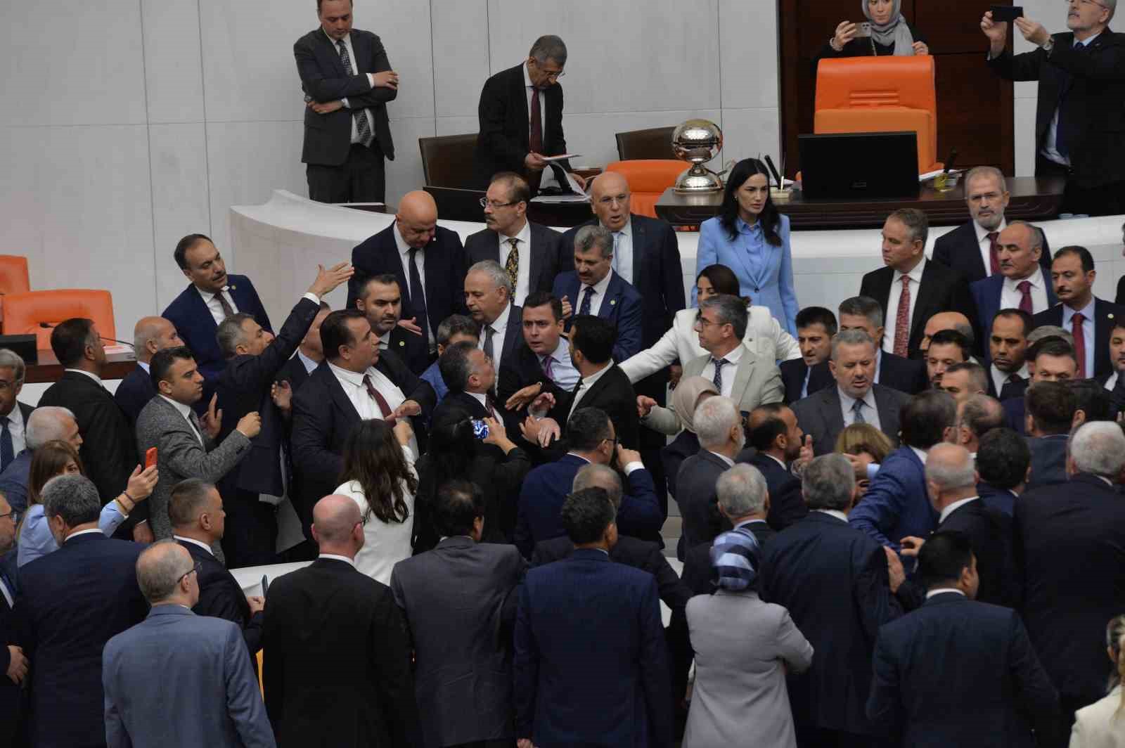 DEM Parti Neyin Peşinde?