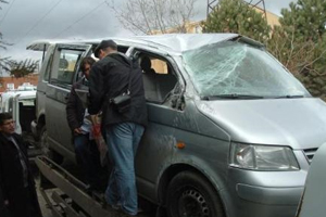 Ünlü şarkıcı trafik kazası geçirdi