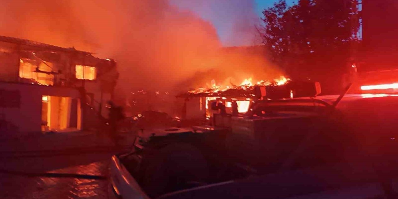 Kızılcahamam ve Sincan'da yangın paniği