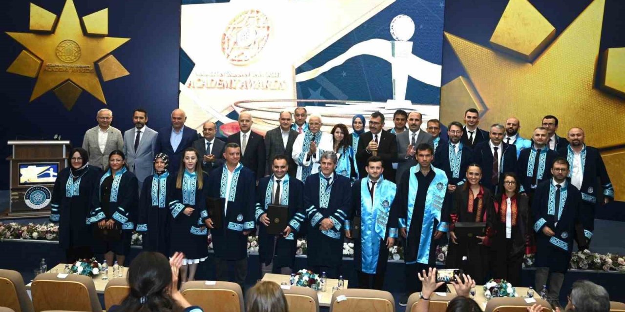 Necmettin Erbakan Üniversitesi Akademi Ödülleri Töreni Gerçekleştirildi