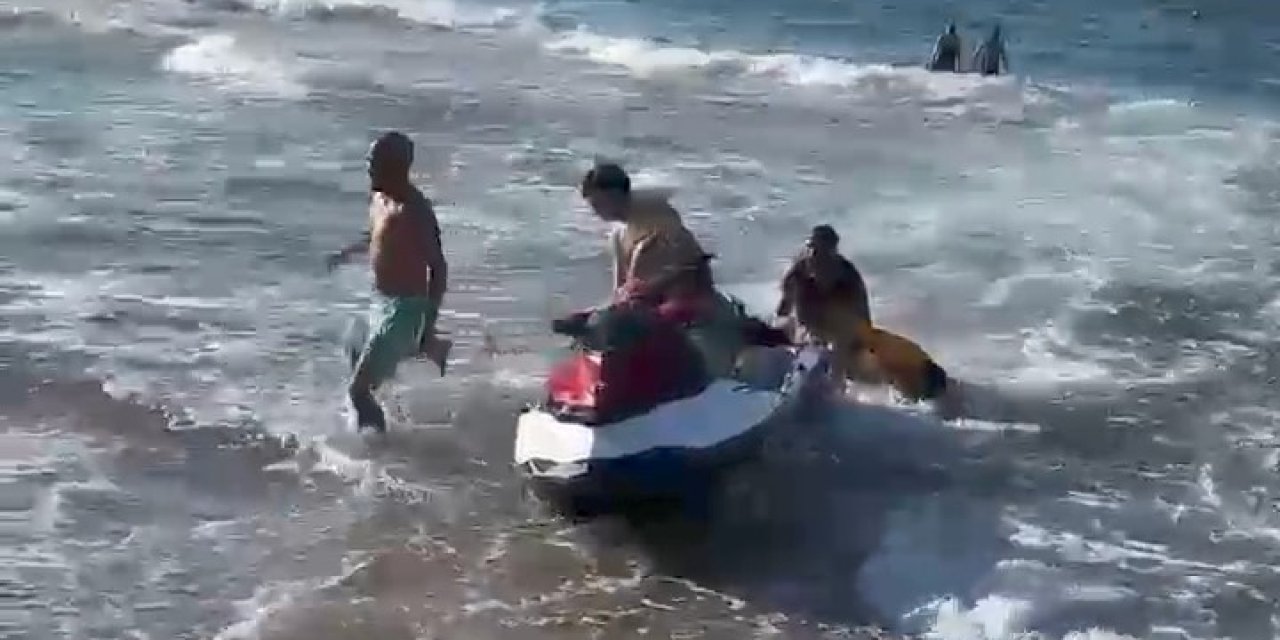 Boğulmak üzereyken cankurtaran yetişti