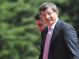 Davutoğlu, Tunus'a geldi