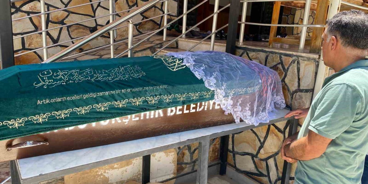 Patlamada hayatını kaybeden Dilek Bağ, beyaz duvakla uğurlandı