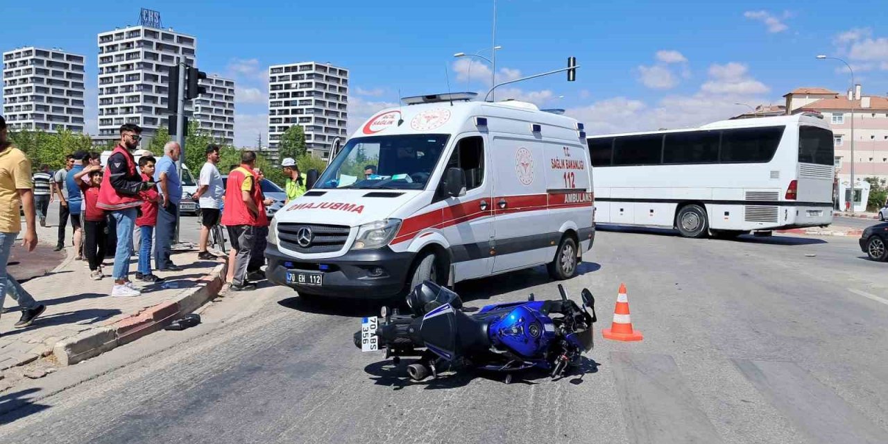 Karaman’da Otomobil ve Sürat Motoru Çarpıştı: 1 Yaralı