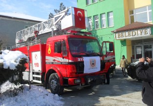Başhüyük'e yeni itfaiye aracı ve kepçe