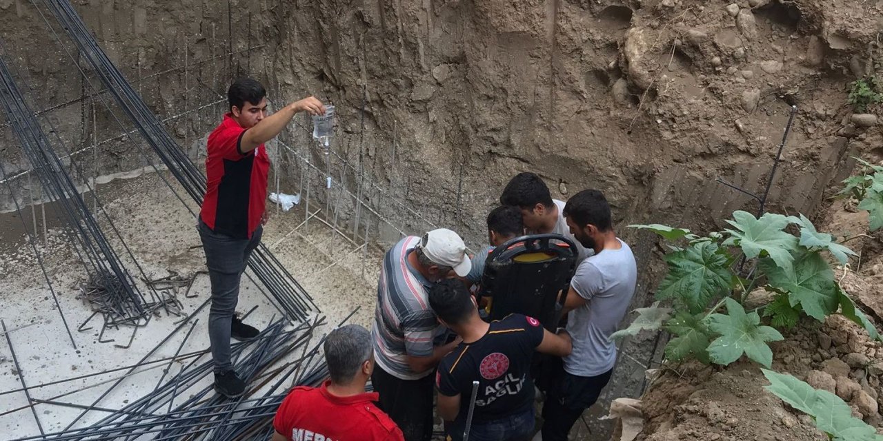 İnşaatta kaza: İşçinin kasığına demir saplandı