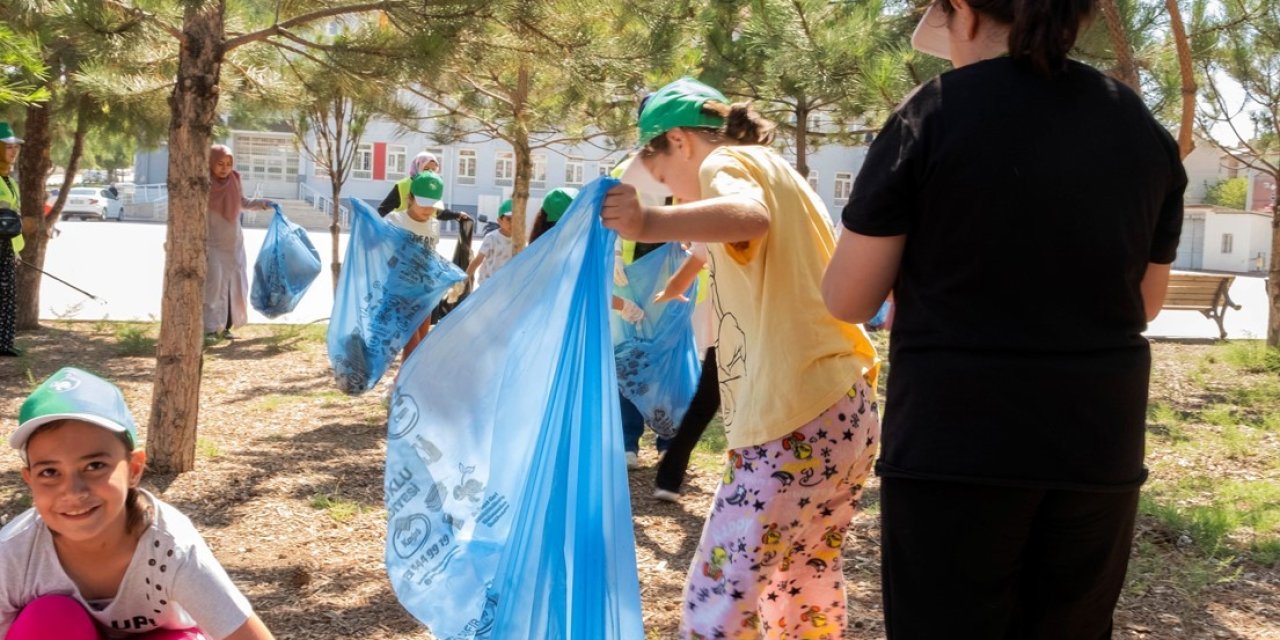 Sancak Mahallesi’nde 110 Gönüllüyle Örnek Çevre Etkinliği