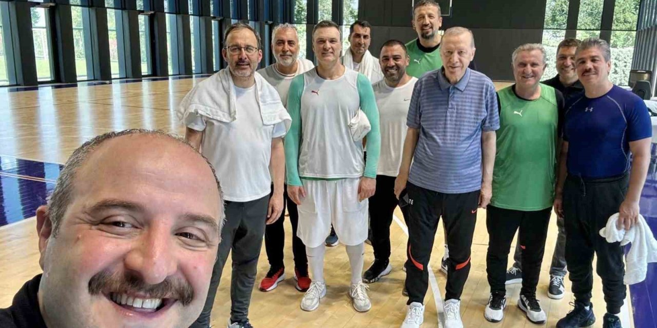 Cumhurbaşkanı Erdoğan ve Mustafa Varank Basketbol Maçında