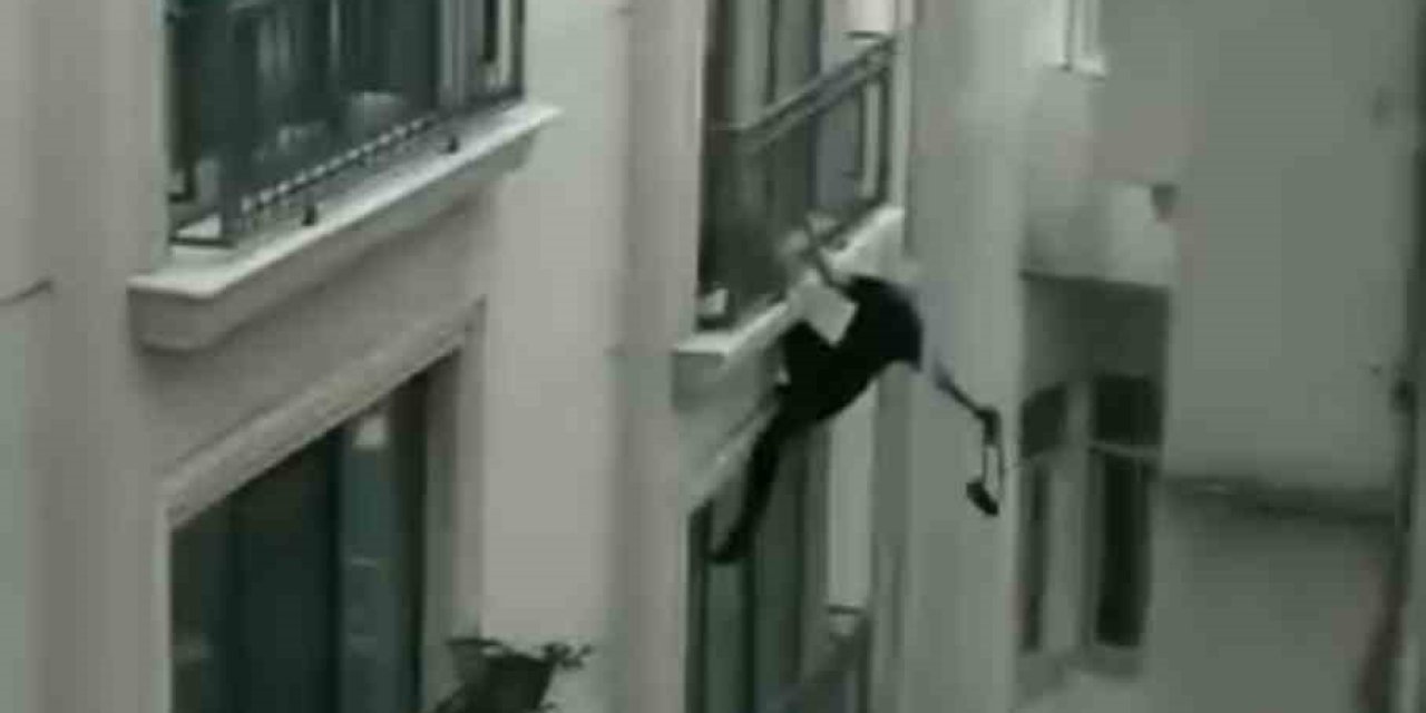 Örümcek adam gibi tırmandığı otelden çanta çaldı