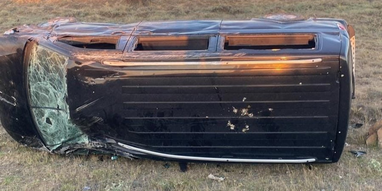 Kulu'da Hafif Ticari Araç Takla Attı: 2 Kişi Yaralandı