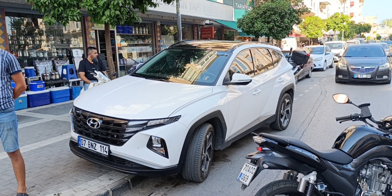 Araçtan inmeden yolu kontrol edin! Kadın sürücü ölümden döndü