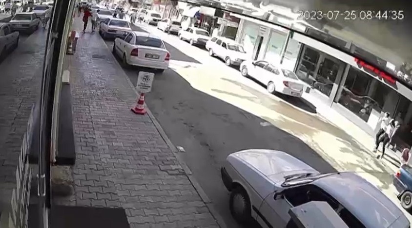 Adana’da deprem sonrası panik kameralara böyle yansıdı