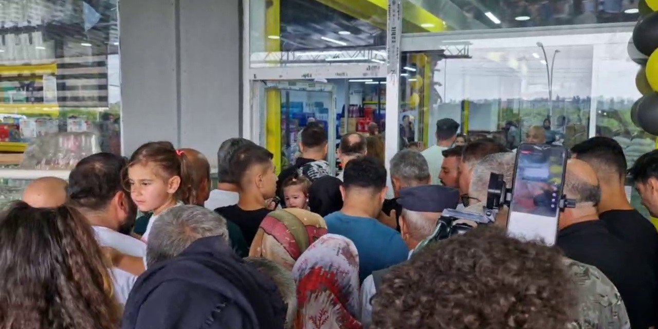 Market açılışı izdihama döndü