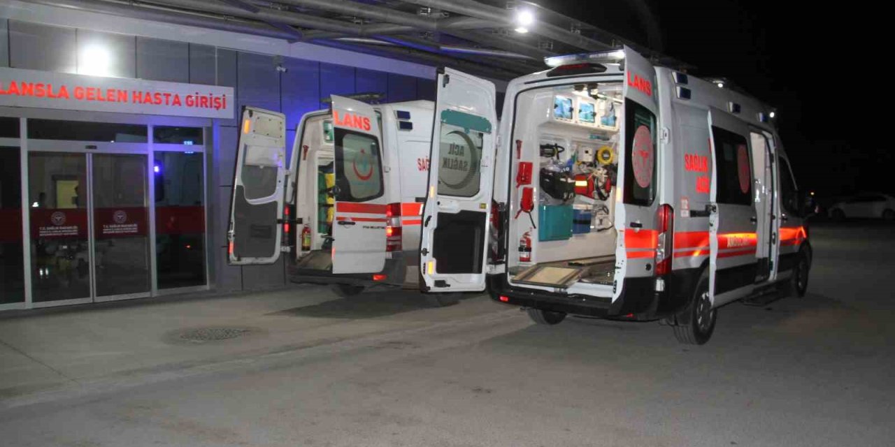 Beyşehir'de devrilen motosikletteki 2 kişi yaralandı