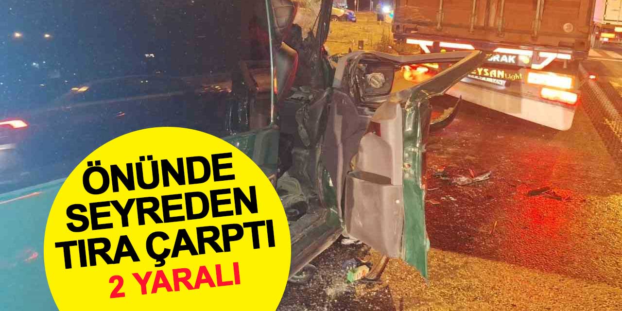 Konya'da Minibüs Kırmızı Işık İçin Yavaşlayan Tıra Çarptı: 2 Yaralı