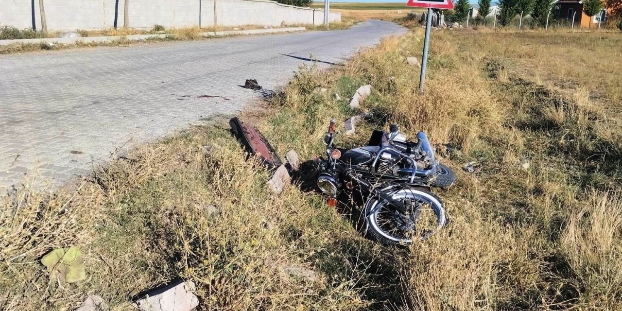 Kulu Düden Gölü yolunda motosiklet devrildi, sürücü yaralandı