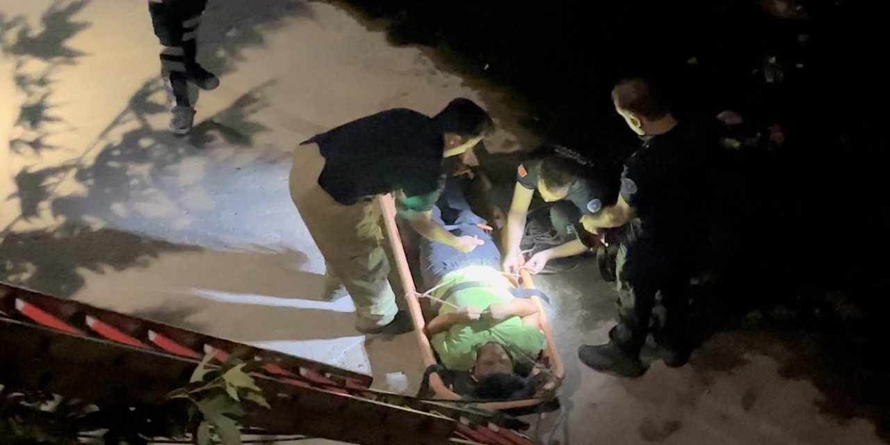 Kediyi kurtaracaktı, kendi de mahsur kaldı