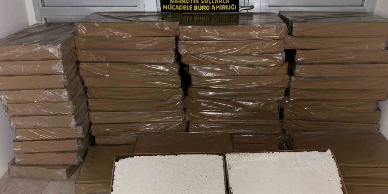 İhbarla Durdurulan Araçta 250 Bin Adet Kaçak Sigara Ele Geçirildi
