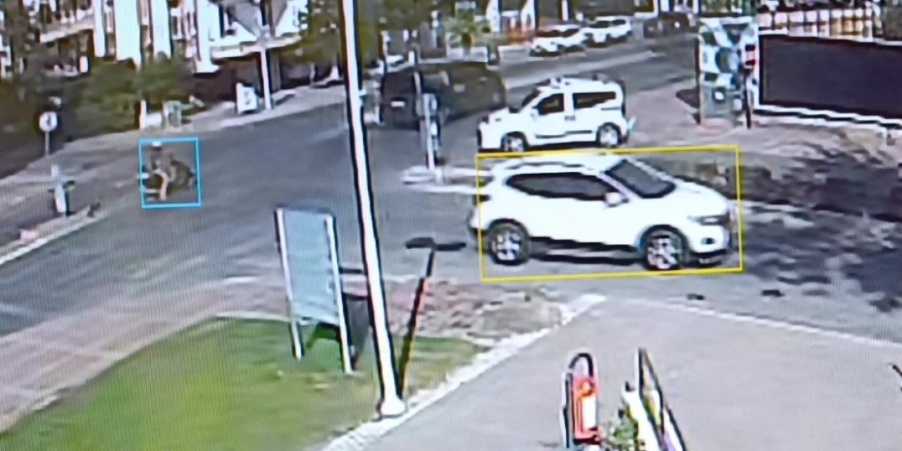 Kazayı gören sürücü böyle yola geldi