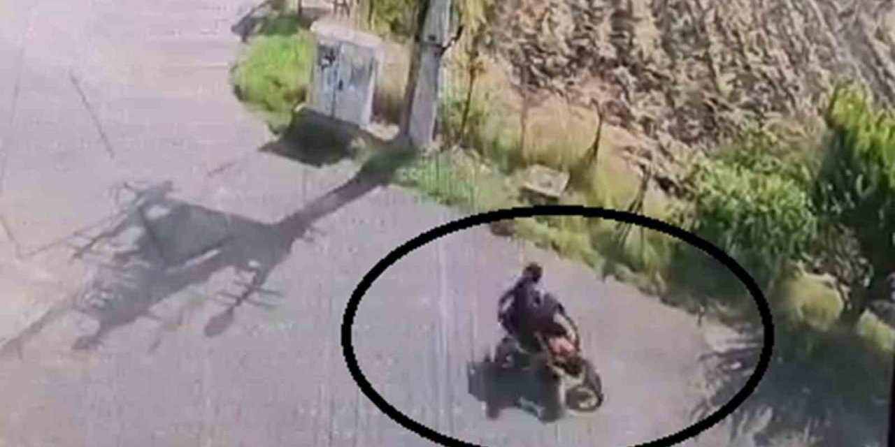 Motordan düşen karı ve koca ezilmekten saniyelerle kurtuldu