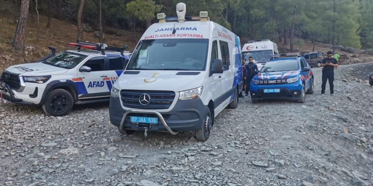 23 yaşındaki Ahmet Yıldız girdiği ırmakta akıntıya kapılarak kayboldu