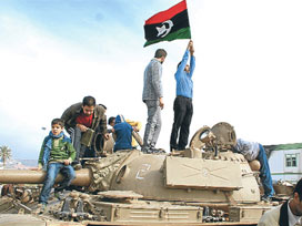 Libya'dan gelecek yakınlarını bekliyorlar