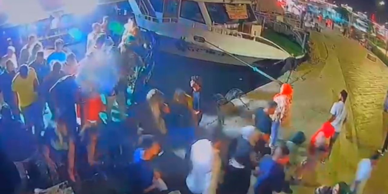 Anne ve çocuğun tur teknesinden denize düştüğü anlar kamerada