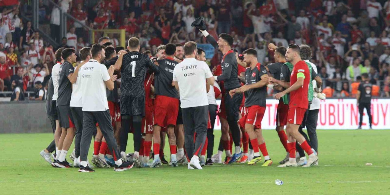 UEFA Uluslar Ligi'nde Türkiye İzlanda'yı 3-1 mağlup etti