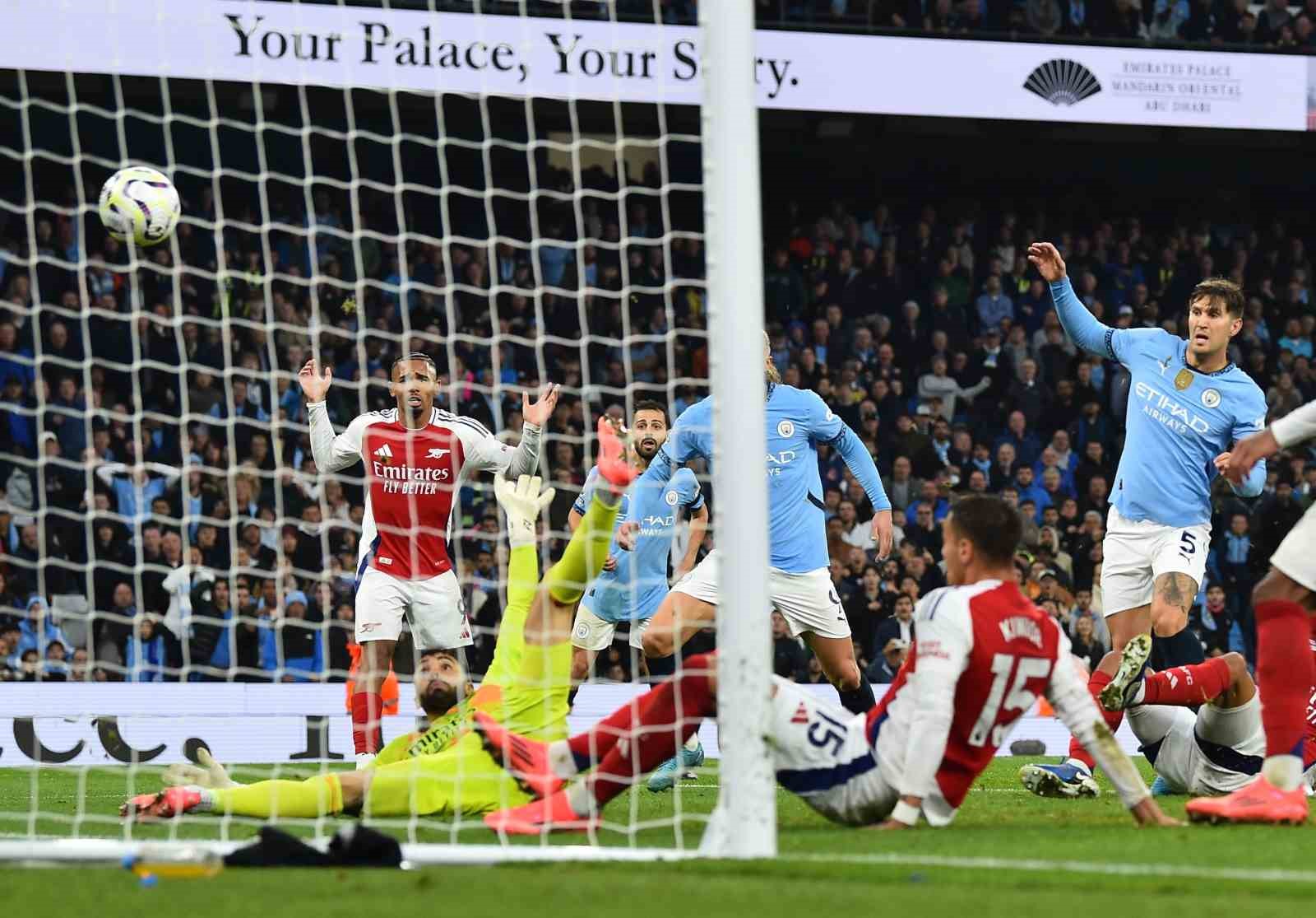 Manchester City, Arsenal kalesine 33 şut atıp 1 puanı son saniyede alabildi