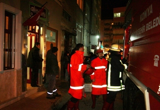 Konya'da 4 katlı binada korkutan yangın