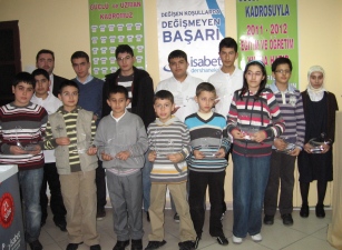 İsabet Dershaneleri öğrencilerini ödüllendirdi