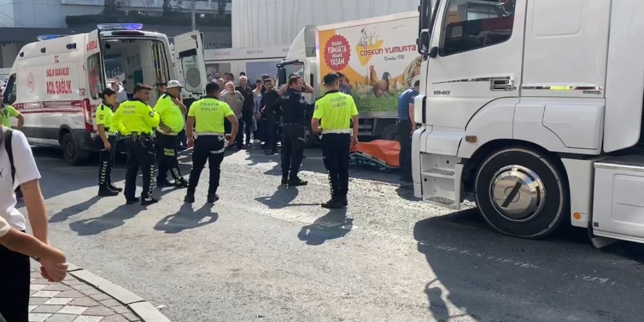 Camiden çıktı, tırın altında kaldı