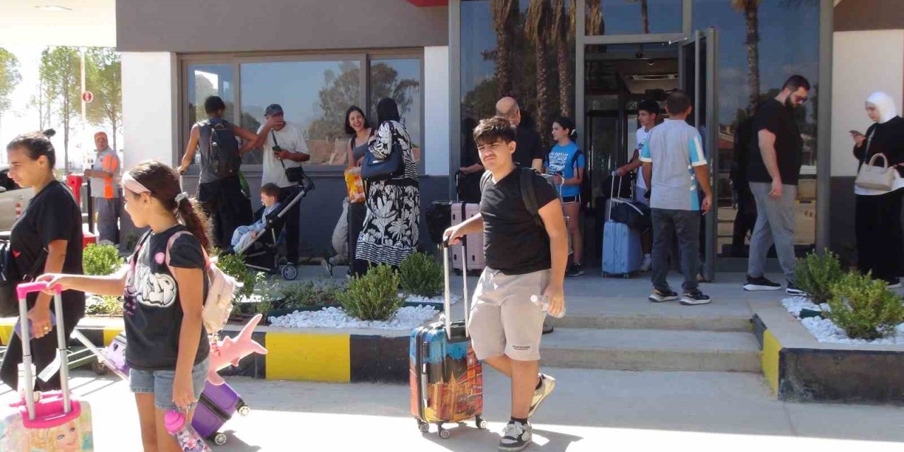 Lübnan’ı terk eden yabancı uyruklular Mersin’e gelmeye devam ediyor