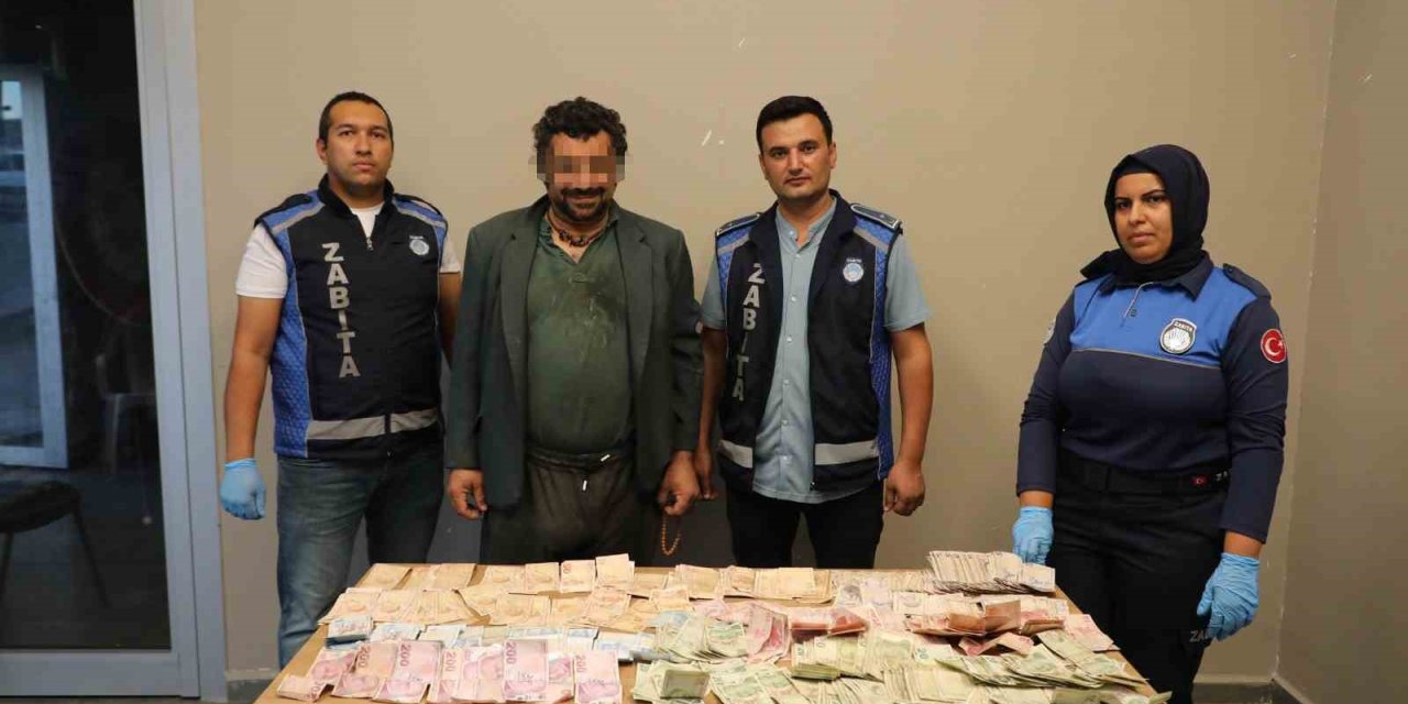 Bir Günde 12 Bin Lira Toplayan Dilenci Gülerek Poz Verdi