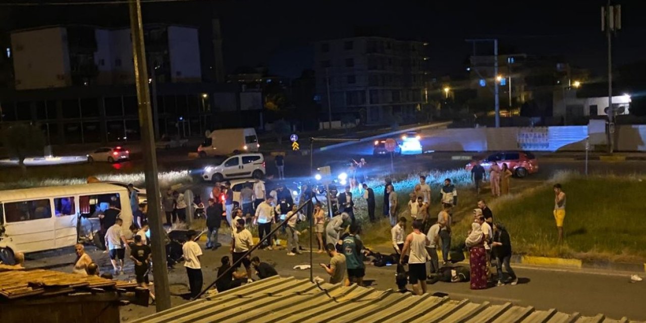 Düğünden çıktılar, kaza yaptılar: 22 yaralı