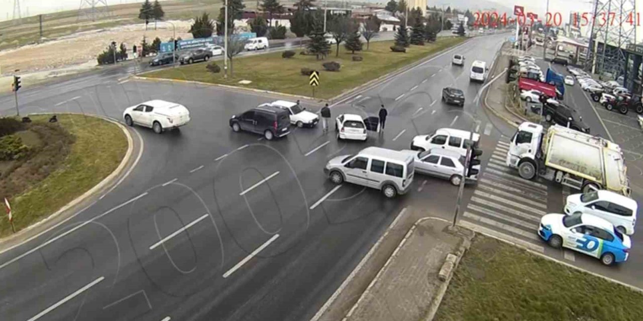 Trafik kazaları şehir güvenlik kameralarında