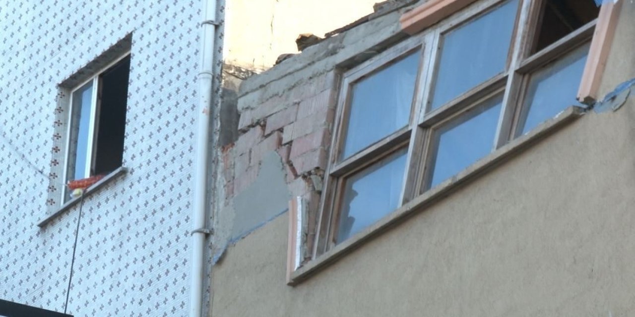 İstanbul'da bir bina daha çöktü