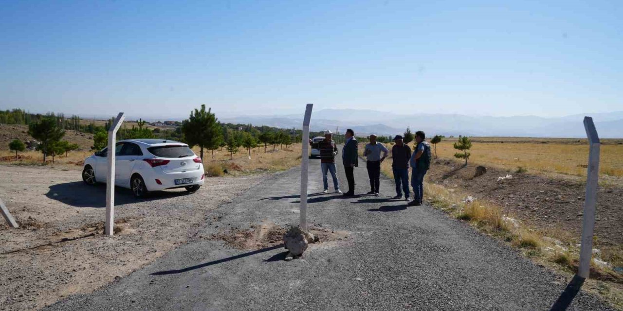 'Arsa benim' dedi, 50 yıllık köy yolunu kapattı