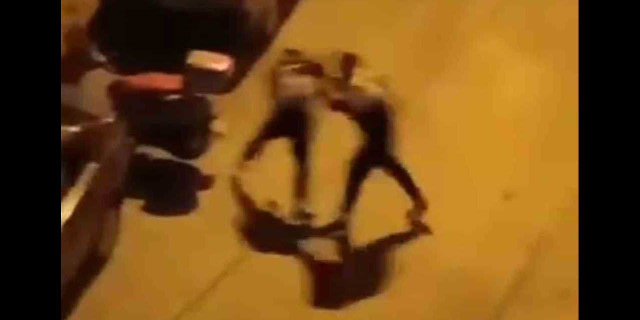 Sokak ortasında kendini döven adamın peşinden gitti: O anlar kamerada