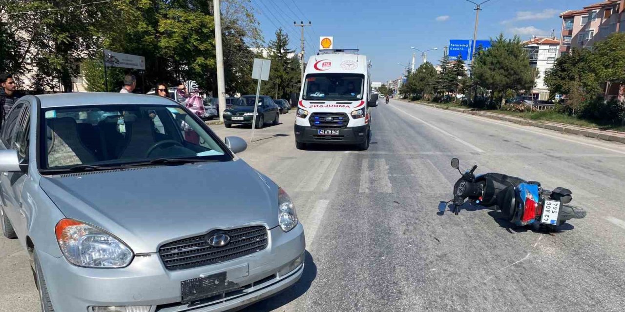Kulu'da motosiklet otomobile çarptı: 2 yaralı